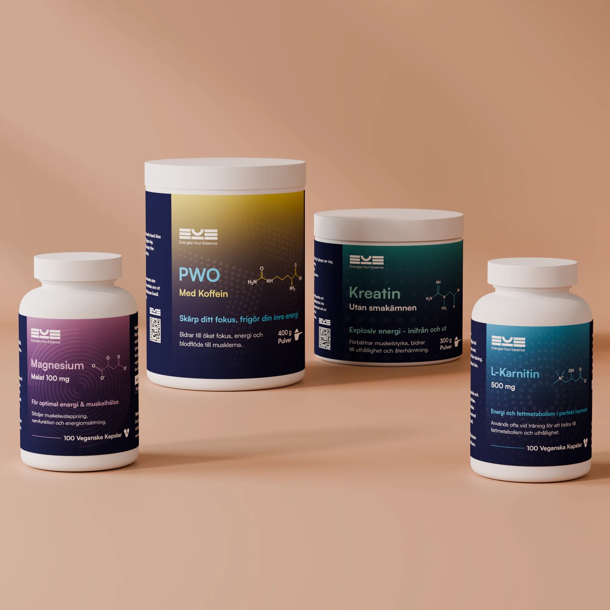 Fyra kosttillskott från Energize Your Essence – Magnesium, PWO med koffein, Kreatin utan smak och L-karnitin – arrangerade mot varm neutral bakgrund