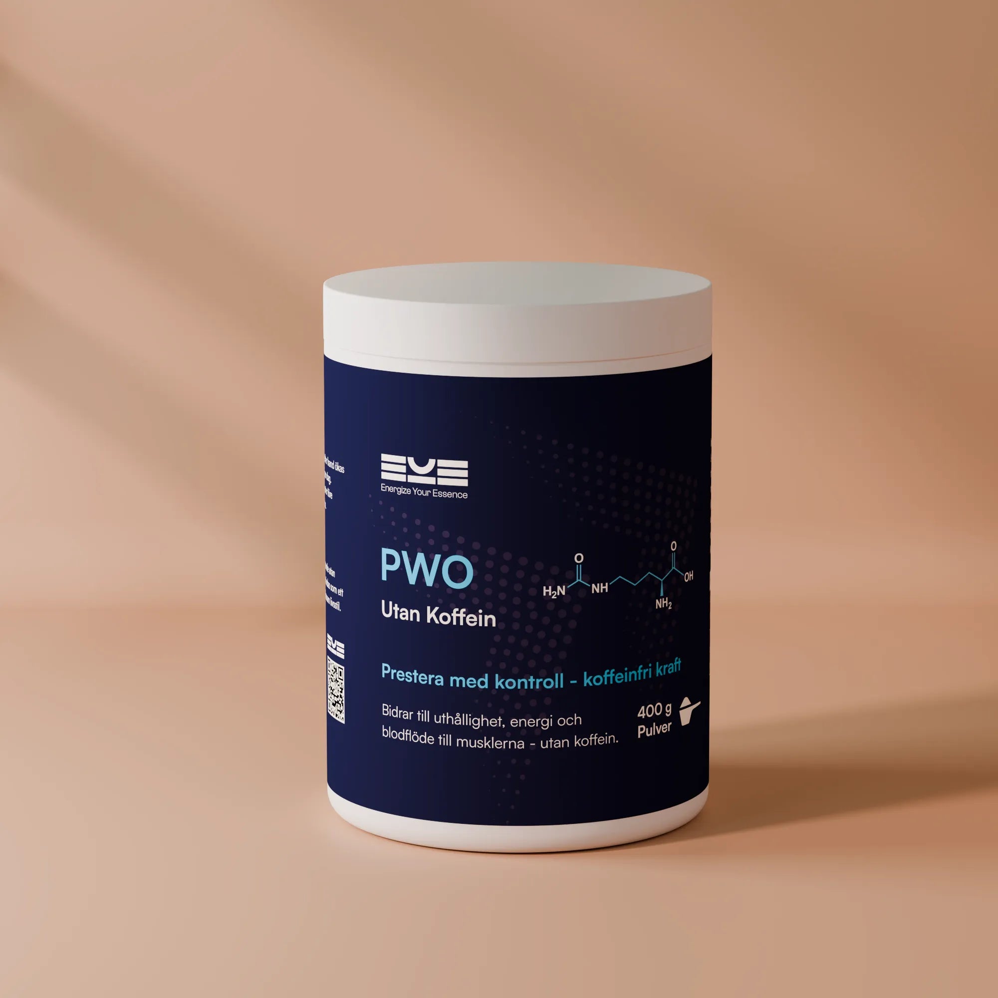 PWO utan koffein från Energize Your Essence i burk på neutral bakgrund med mjukt ljus, koffeinfri pre-workout för energi och uthållighet